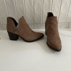 Steve Madden women’s size 8 suede boot